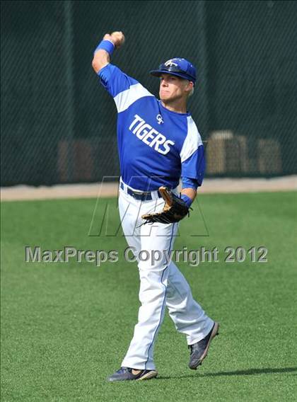 Thumbnail 2 in Sunnyvale vs. Gunter (UIL 2A Region 2 semifinals) photogallery.