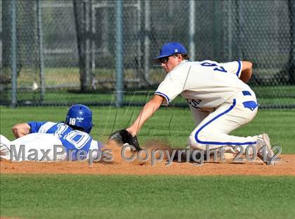 Thumbnail 3 in Sunnyvale vs. Gunter (UIL 2A Region 2 semifinals) photogallery.