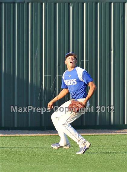 Thumbnail 2 in Sunnyvale vs. Gunter (UIL 2A Region 2 semifinals) photogallery.