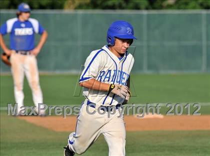 Thumbnail 3 in Sunnyvale vs. Gunter (UIL 2A Region 2 semifinals) photogallery.