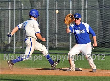 Thumbnail 2 in Sunnyvale vs. Gunter (UIL 2A Region 2 semifinals) photogallery.
