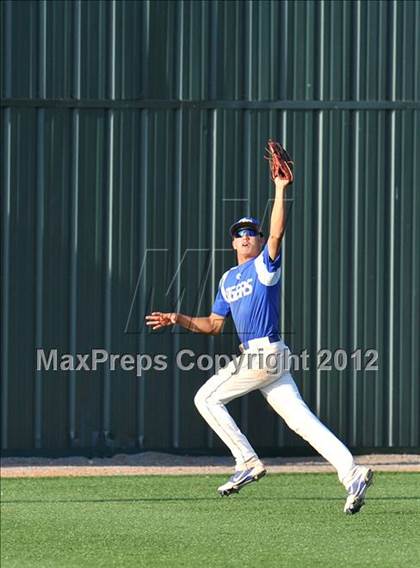 Thumbnail 3 in Sunnyvale vs. Gunter (UIL 2A Region 2 semifinals) photogallery.