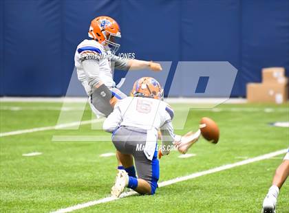 Thumbnail 3 in Valley Christian vs. Chino Valley (Kick-Off Classic) photogallery.