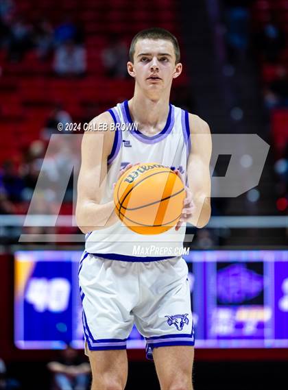 Thumbnail 2 in Riverton vs. Lehi (UHSAA 6A Quarterfinal) photogallery.