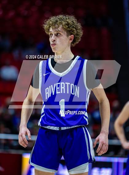 Thumbnail 2 in Riverton vs. Lehi (UHSAA 6A Quarterfinal) photogallery.