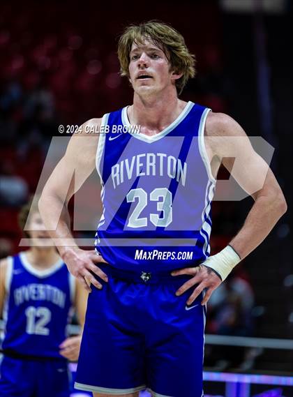 Thumbnail 2 in Riverton vs. Lehi (UHSAA 6A Quarterfinal) photogallery.