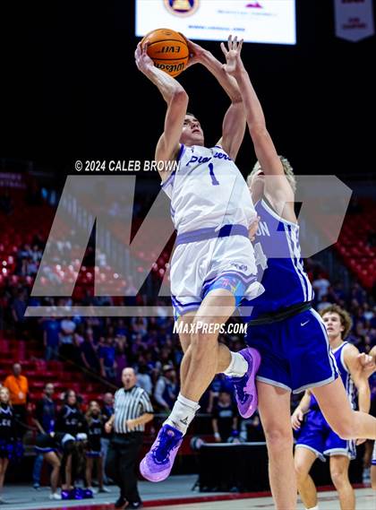 Thumbnail 2 in Riverton vs. Lehi (UHSAA 6A Quarterfinal) photogallery.