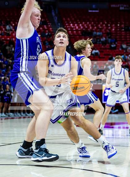Thumbnail 2 in Riverton vs. Lehi (UHSAA 6A Quarterfinal) photogallery.