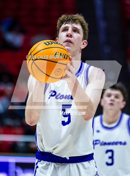 Thumbnail 2 in Riverton vs. Lehi (UHSAA 6A Quarterfinal) photogallery.