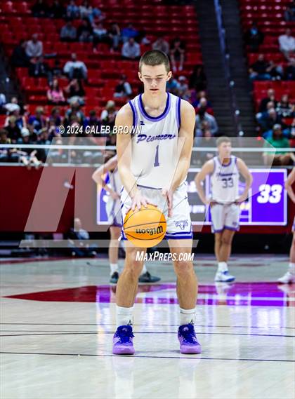Thumbnail 3 in Riverton vs. Lehi (UHSAA 6A Quarterfinal) photogallery.
