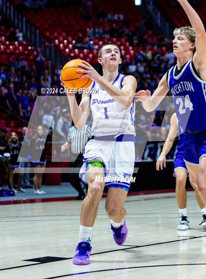 Thumbnail 3 in Riverton vs. Lehi (UHSAA 6A Quarterfinal) photogallery.