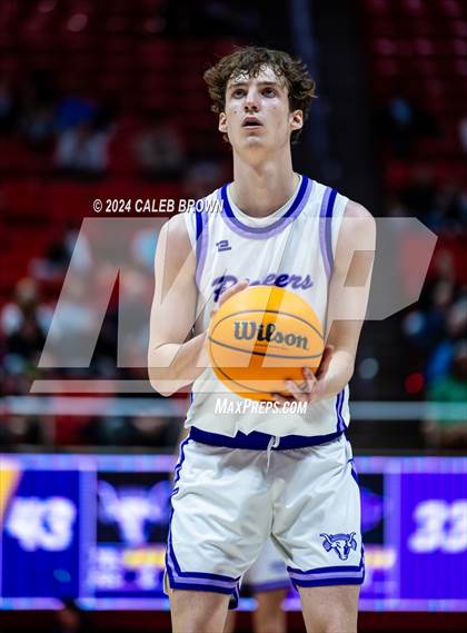 Thumbnail 2 in Riverton vs. Lehi (UHSAA 6A Quarterfinal) photogallery.