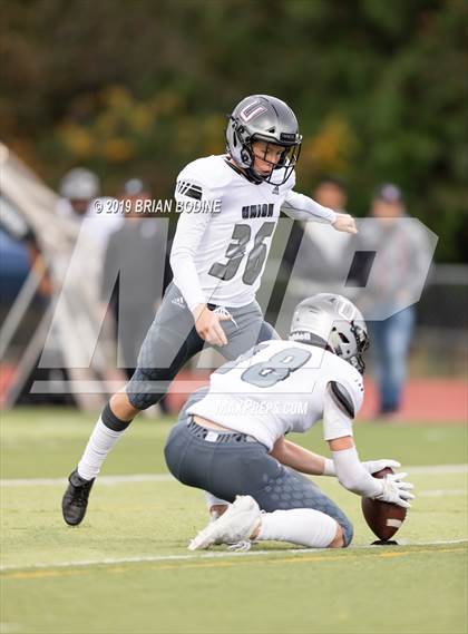 Thumbnail 3 in Union vs Lake Stevens (WIAA 4A Round 2) photogallery.