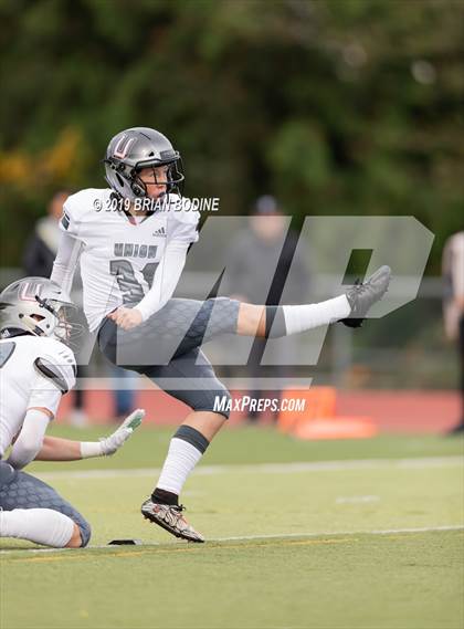 Thumbnail 3 in Union vs Lake Stevens (WIAA 4A Round 2) photogallery.