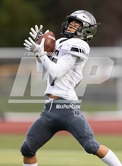 Thumbnail 3 in Union vs Lake Stevens (WIAA 4A Round 2) photogallery.