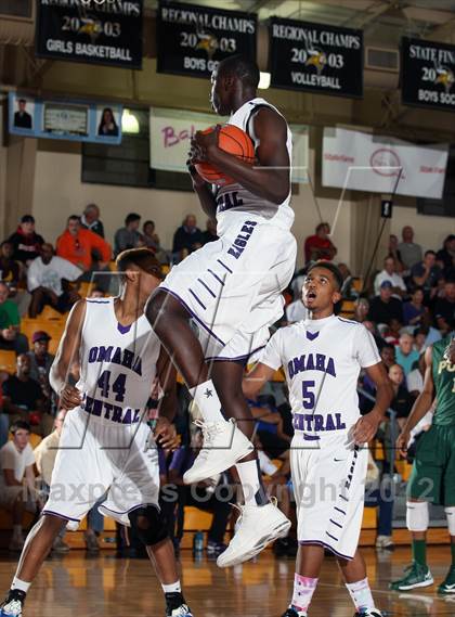 Thumbnail 3 in Long Beach Poly vs. Omaha Central (City of Palms Classic) photogallery.