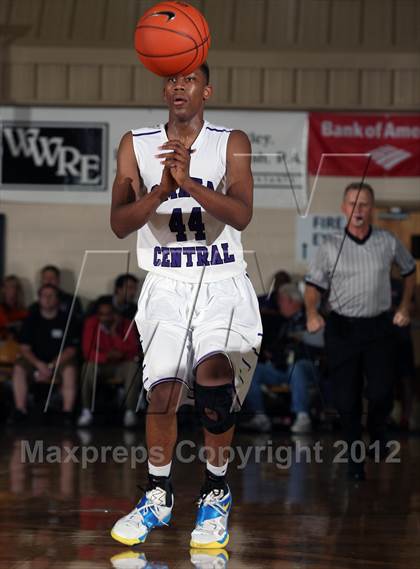 Thumbnail 2 in Long Beach Poly vs. Omaha Central (City of Palms Classic) photogallery.