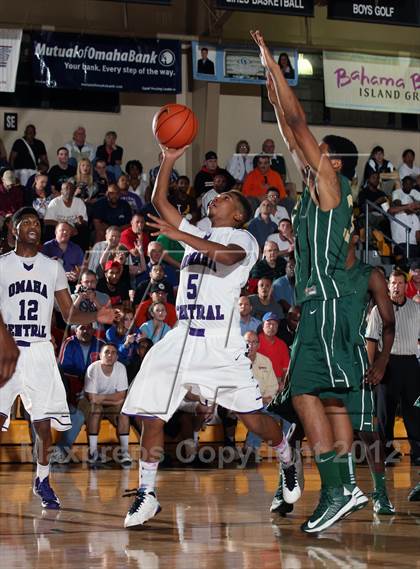 Thumbnail 3 in Long Beach Poly vs. Omaha Central (City of Palms Classic) photogallery.