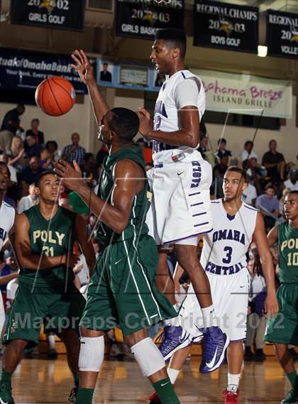 Thumbnail 2 in Long Beach Poly vs. Omaha Central (City of Palms Classic) photogallery.