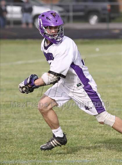 Thumbnail 1 in Williamsville East vs. Hamburg (Section 6 Class B Semifinal) photogallery.