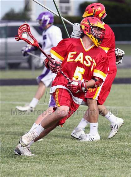 Thumbnail 1 in Williamsville East vs. Hamburg (Section 6 Class B Semifinal) photogallery.