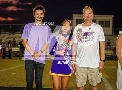 Thumbnail 1 in DeSoto Central (Senior Night) photogallery.