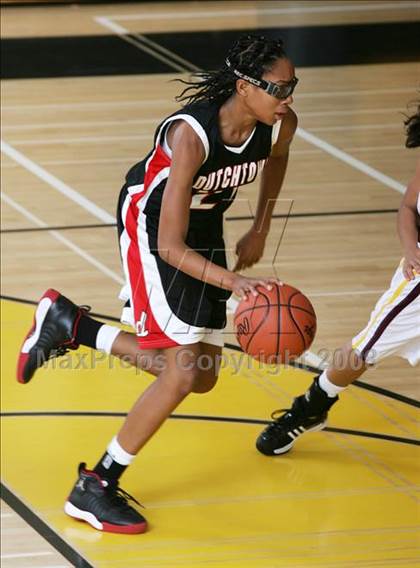 Thumbnail 2 in Bishop's vs. Dutchtown (So Cal Holiday Classic) photogallery.