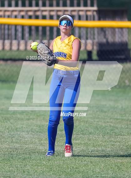 Thumbnail 3 in Davenport North vs Washington (Jefferson Varsity Classic) photogallery.