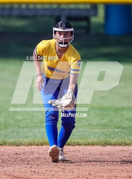 Thumbnail 3 in Davenport North vs Washington (Jefferson Varsity Classic) photogallery.