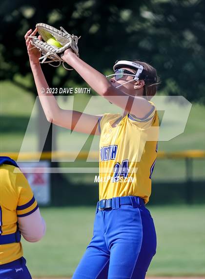 Thumbnail 2 in Davenport North vs Washington (Jefferson Varsity Classic) photogallery.