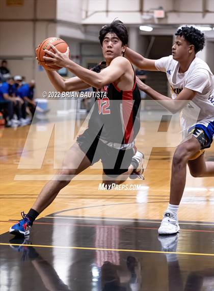 Thumbnail 3 in 'Iolani vs Hilo (HHSAA D1 Quarterfinal Playoff) photogallery.