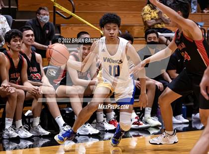 Thumbnail 2 in 'Iolani vs Hilo (HHSAA D1 Quarterfinal Playoff) photogallery.