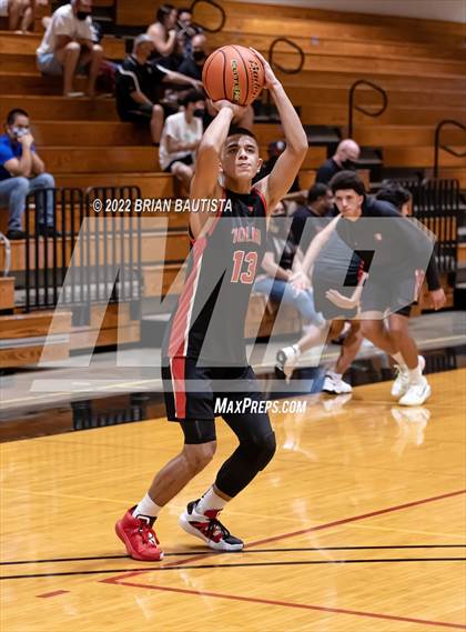 Thumbnail 1 in 'Iolani vs Hilo (HHSAA D1 Quarterfinal Playoff) photogallery.