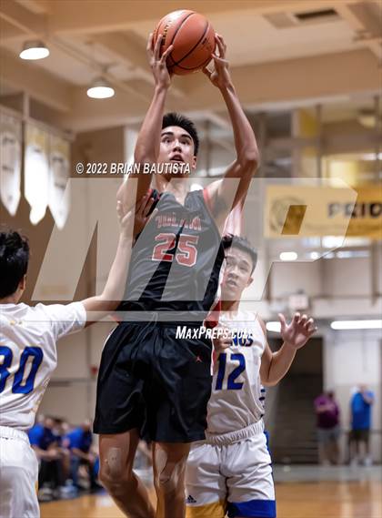 Thumbnail 3 in 'Iolani vs Hilo (HHSAA D1 Quarterfinal Playoff) photogallery.