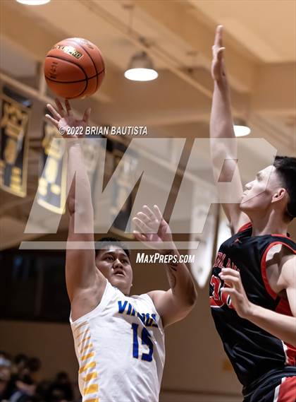Thumbnail 3 in 'Iolani vs Hilo (HHSAA D1 Quarterfinal Playoff) photogallery.