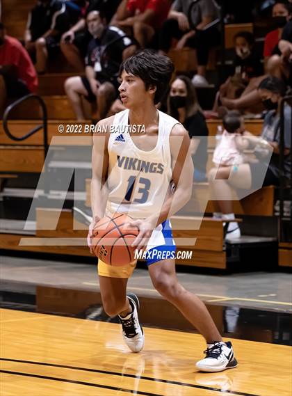 Thumbnail 3 in 'Iolani vs Hilo (HHSAA D1 Quarterfinal Playoff) photogallery.