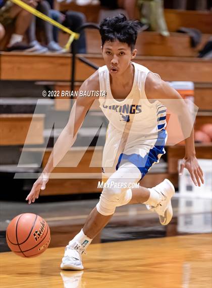 Thumbnail 2 in 'Iolani vs Hilo (HHSAA D1 Quarterfinal Playoff) photogallery.
