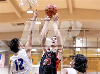 Thumbnail 1 in 'Iolani vs Hilo (HHSAA D1 Quarterfinal Playoff) photogallery.