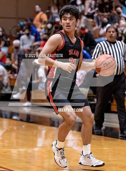 Thumbnail 2 in 'Iolani vs Hilo (HHSAA D1 Quarterfinal Playoff) photogallery.