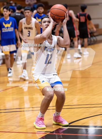 Thumbnail 2 in 'Iolani vs Hilo (HHSAA D1 Quarterfinal Playoff) photogallery.