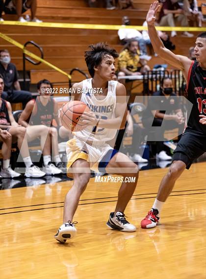 Thumbnail 2 in 'Iolani vs Hilo (HHSAA D1 Quarterfinal Playoff) photogallery.