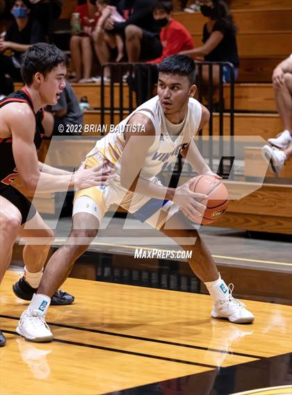 Thumbnail 1 in 'Iolani vs Hilo (HHSAA D1 Quarterfinal Playoff) photogallery.