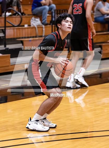 Thumbnail 2 in 'Iolani vs Hilo (HHSAA D1 Quarterfinal Playoff) photogallery.
