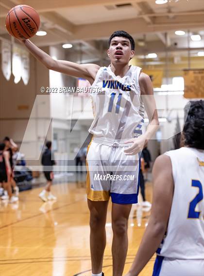 Thumbnail 1 in 'Iolani vs Hilo (HHSAA D1 Quarterfinal Playoff) photogallery.