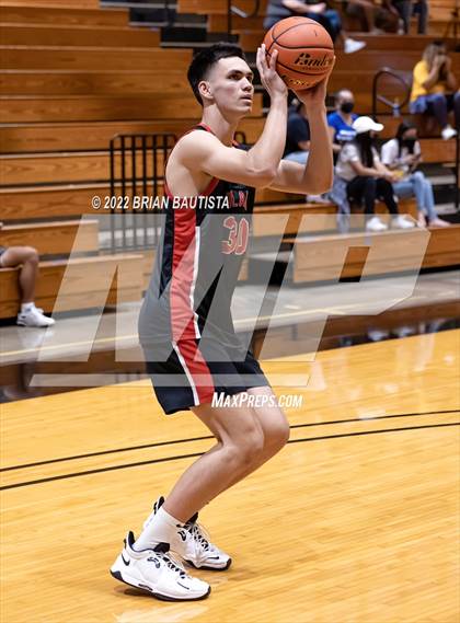 Thumbnail 1 in 'Iolani vs Hilo (HHSAA D1 Quarterfinal Playoff) photogallery.