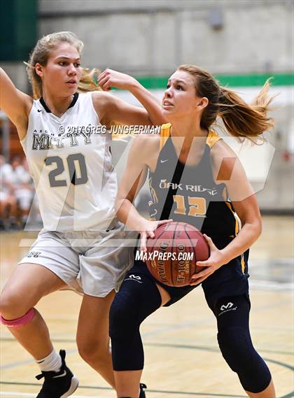 Thumbnail 1 in Archbishop Mitty vs. Oak Ridge (Elite Showcase) photogallery.