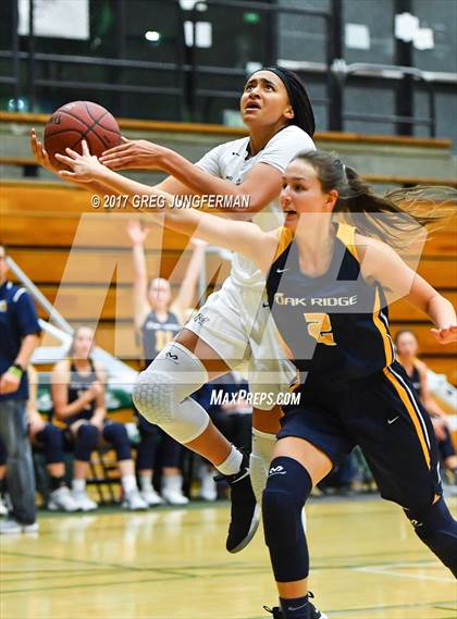 Thumbnail 1 in Archbishop Mitty vs. Oak Ridge (Elite Showcase) photogallery.