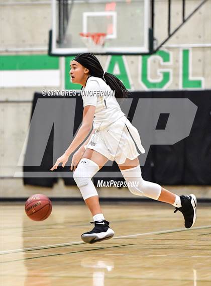 Thumbnail 3 in Archbishop Mitty vs. Oak Ridge (Elite Showcase) photogallery.