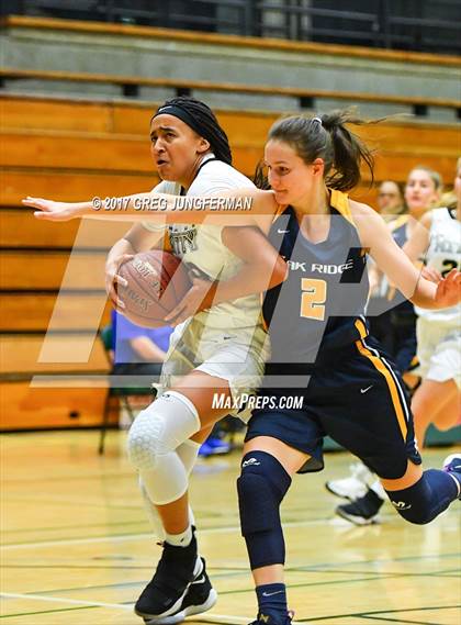 Thumbnail 2 in Archbishop Mitty vs. Oak Ridge (Elite Showcase) photogallery.