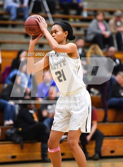 Thumbnail 2 in Archbishop Mitty vs. Oak Ridge (Elite Showcase) photogallery.